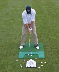 golfmatta som förenklar uppställning, sikte, svingstart